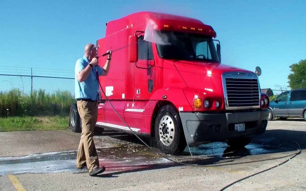 Tips for Choosing the Right Automated Truck Wash in Denver