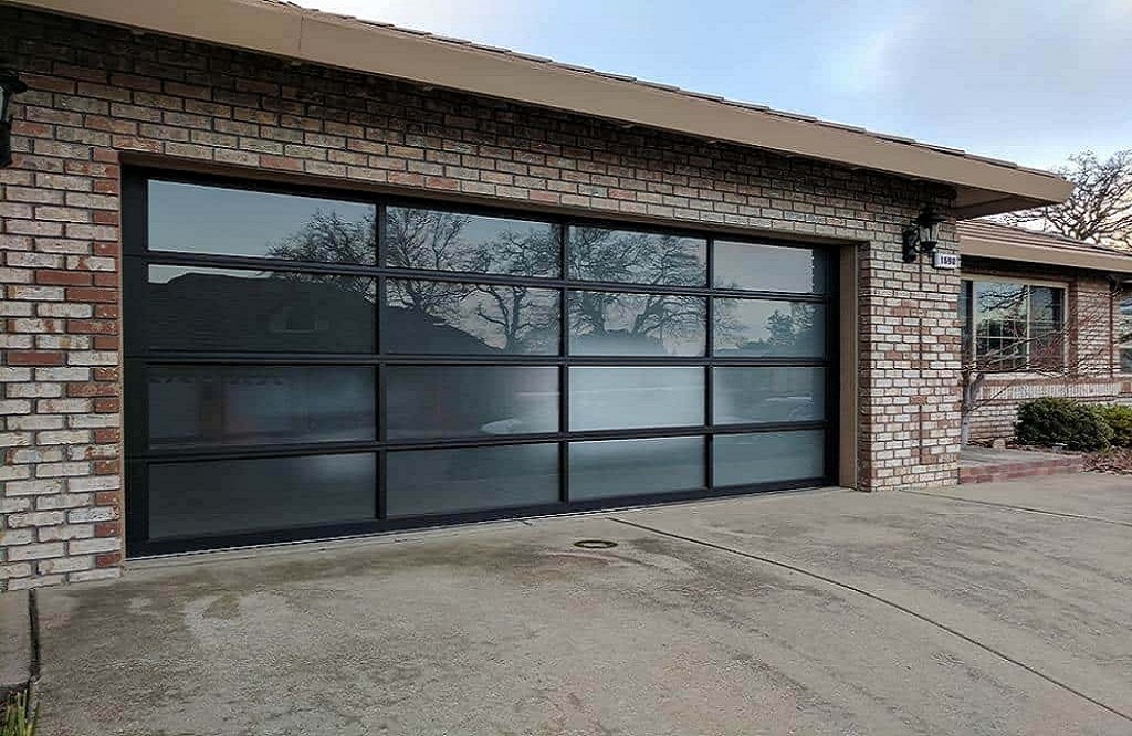 What Are The Positive And Negative Points Of Glass Garage Doors?