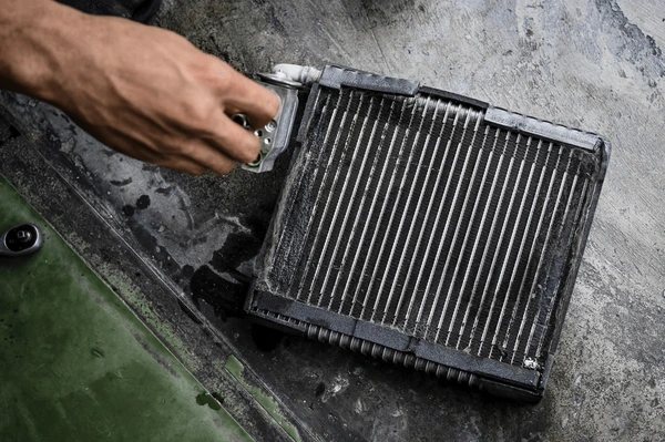 Car AC Refrigerant Leak Repair Car AC Refrigerant Leak Repair